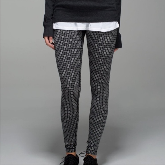 Lululemon Size 8 Wunder Unders - Picture 2 of 11